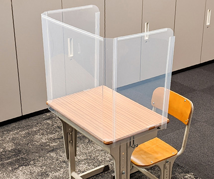 学校机用パーテーション 使用シーン